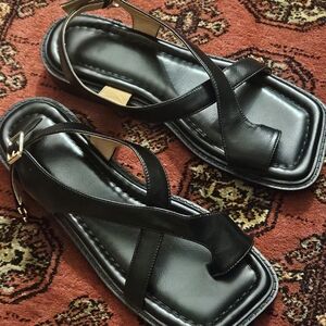 Elegant Black Women's Cross Strap Sandals